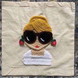 ⬇️price drop ⬇️Cute beige canvas tote bag with crochet design